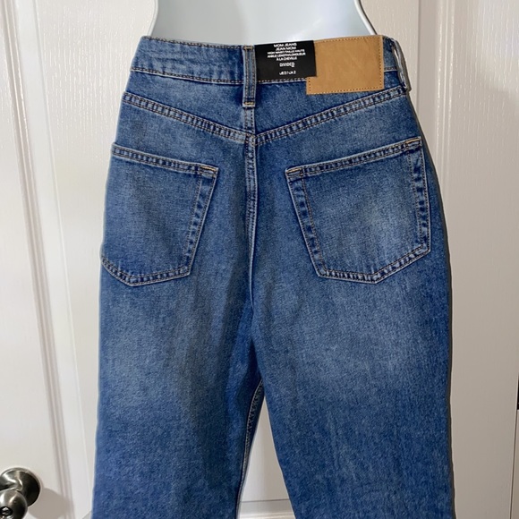 Distressed Jeans - Picture 2 of 7